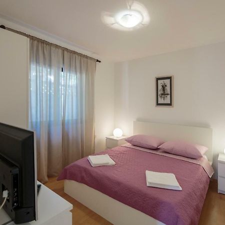 Apartmani Jordana Komiza Exterior photo