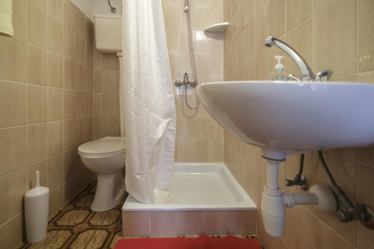 Apartmani Jordana Komiza Exterior photo