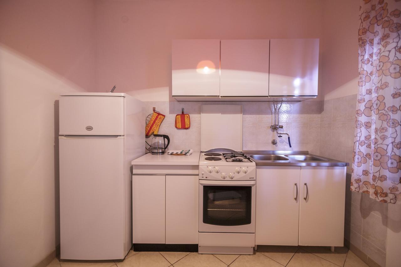 Apartmani Jordana Komiza Exterior photo