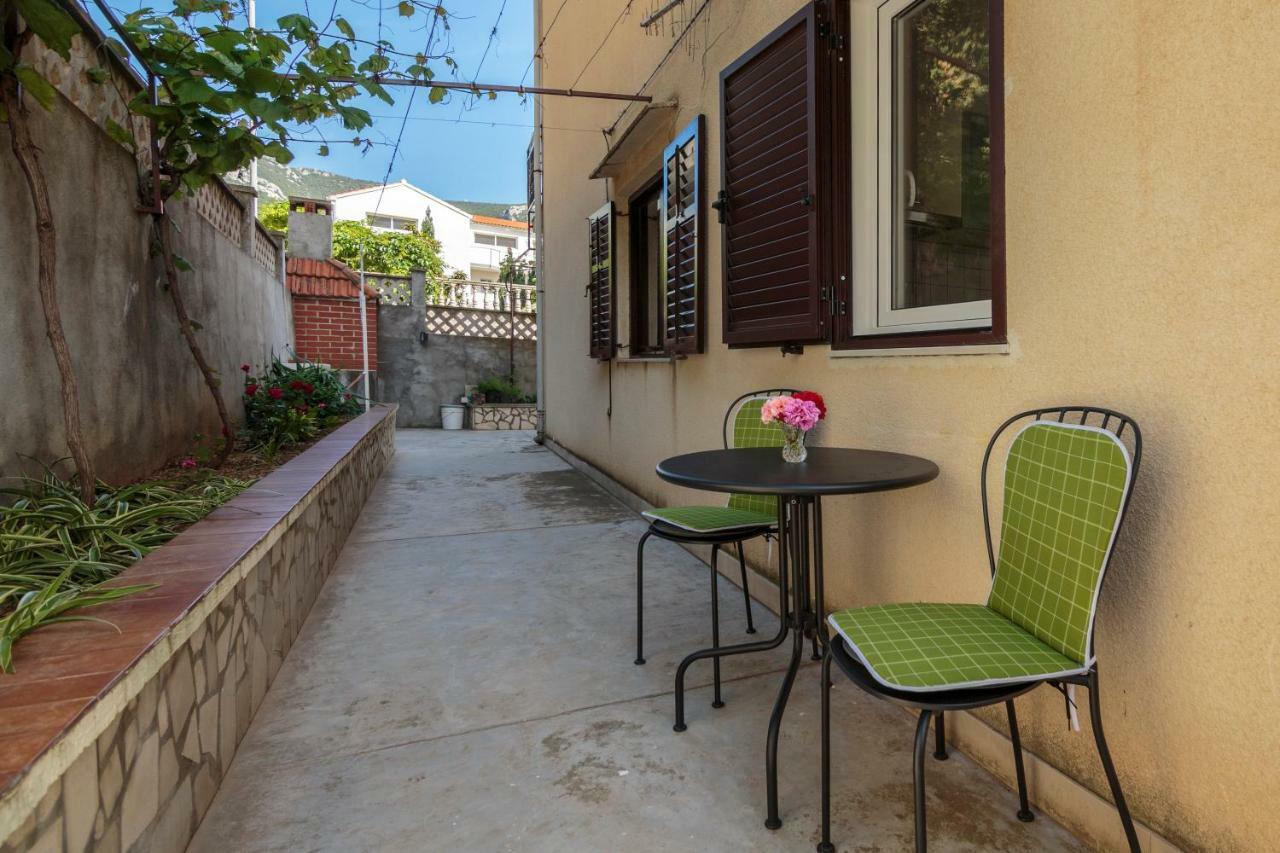 Apartmani Jordana Komiza Exterior photo