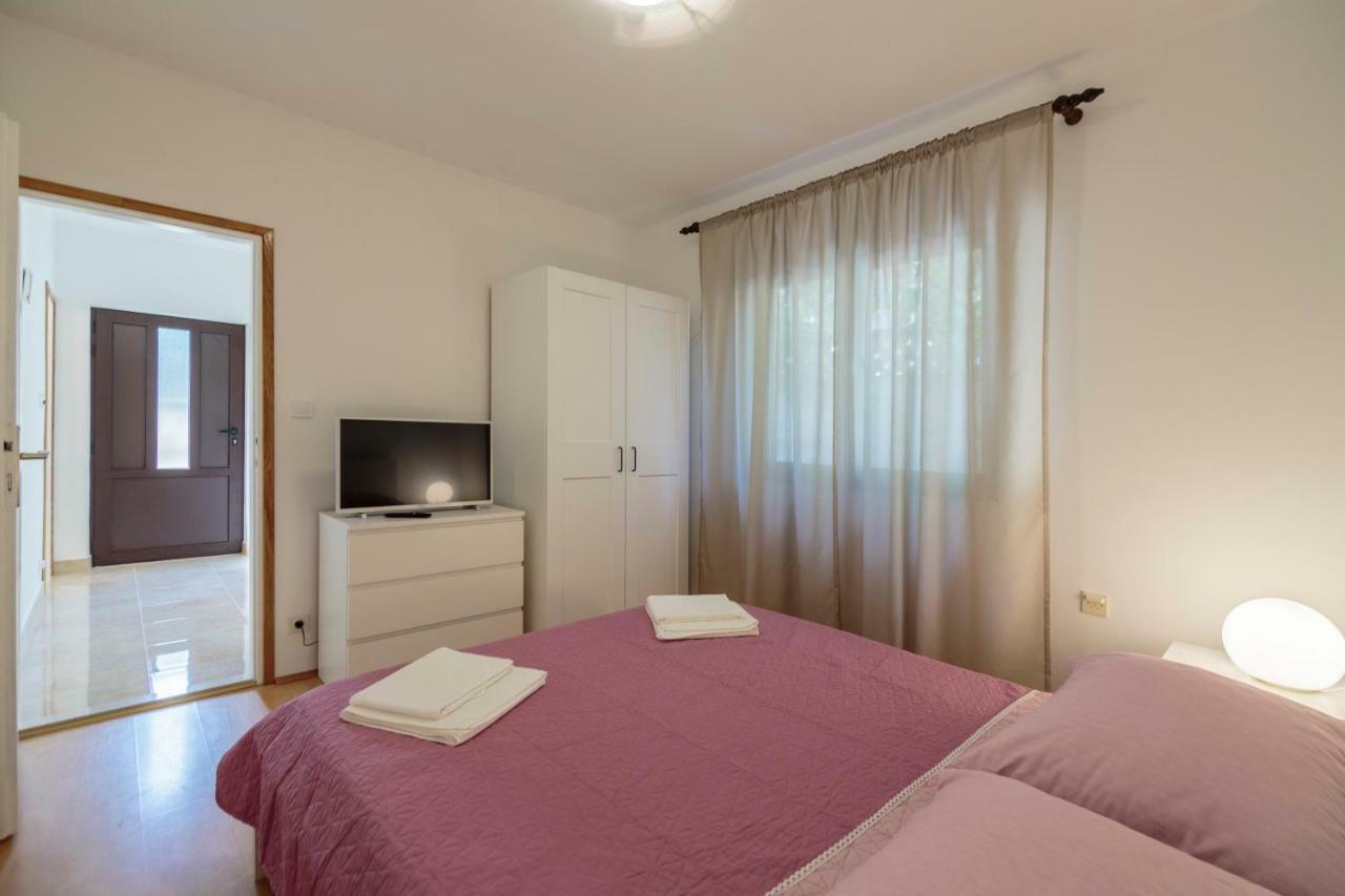 Apartmani Jordana Komiza Exterior photo