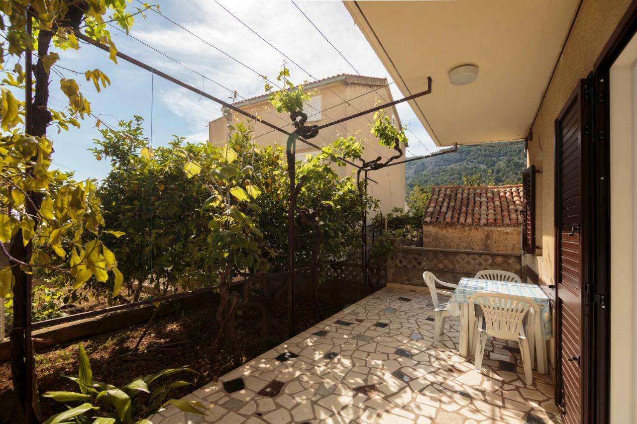 Apartmani Jordana Komiza Exterior photo